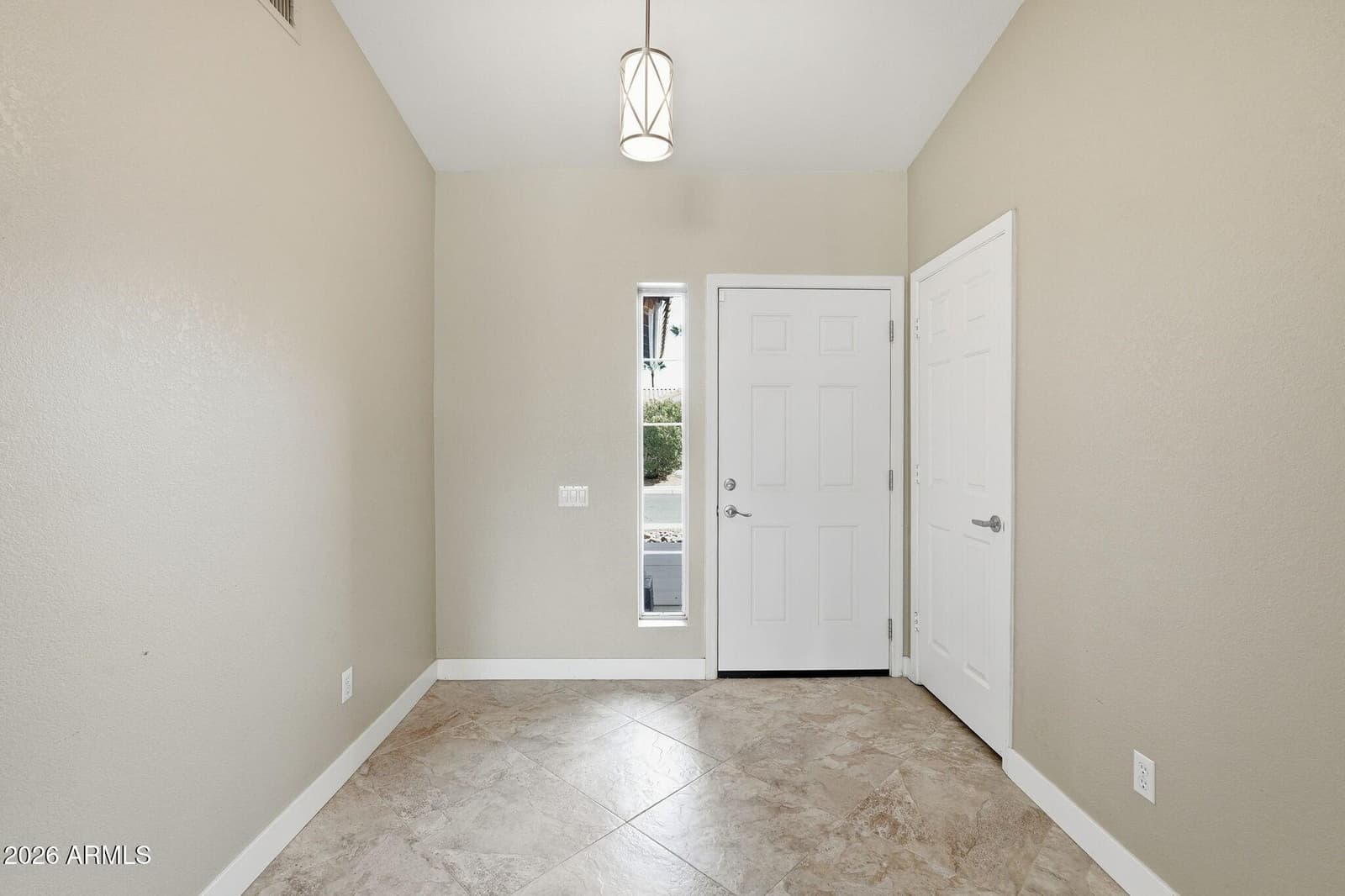 3256 E ROSEMONTE Drive, Phoenix, AZ 85050 — photo 4 of 38