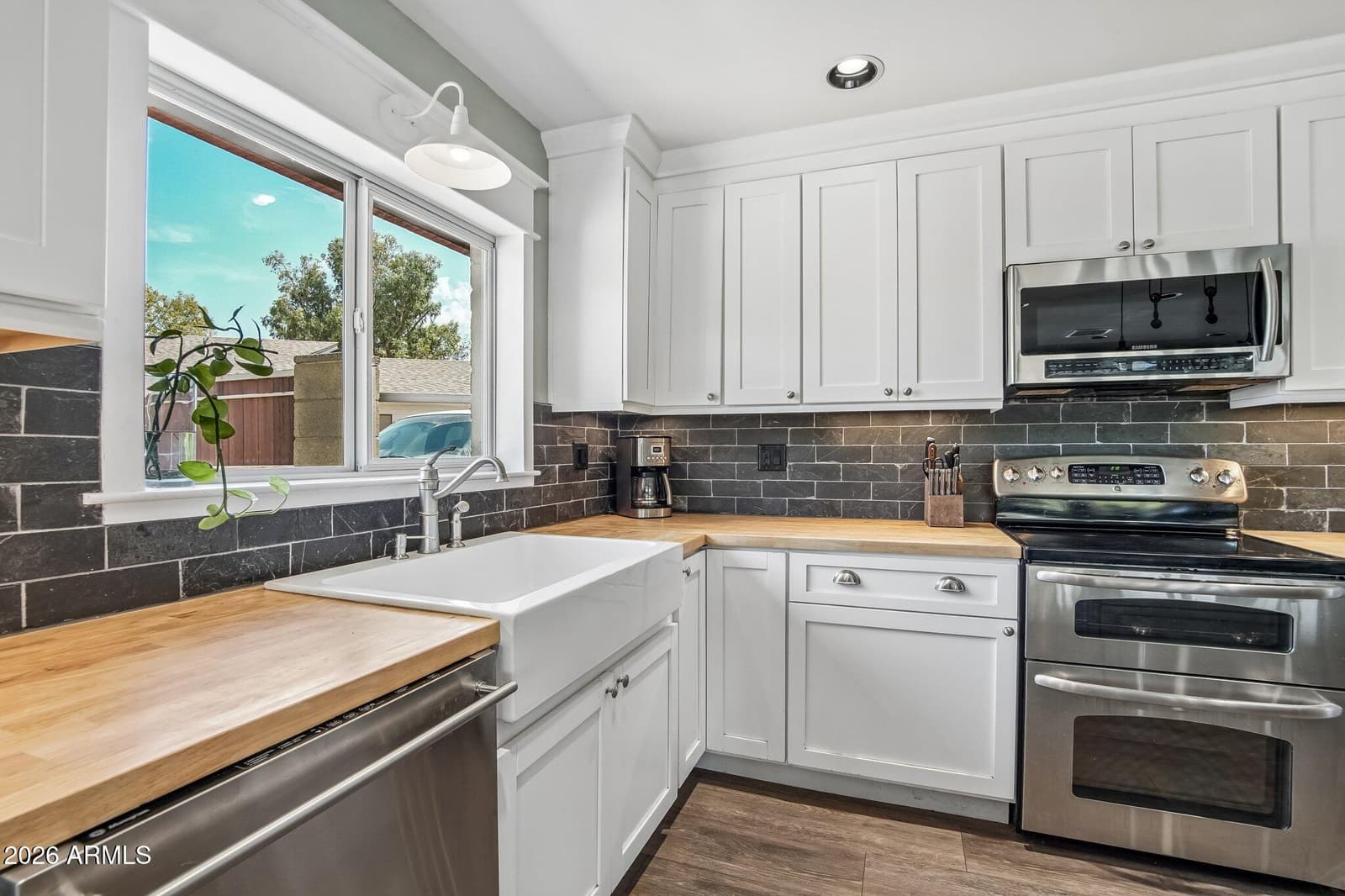 5022 W HARMONT Drive, Glendale, AZ 85302 — photo 10 of 43
