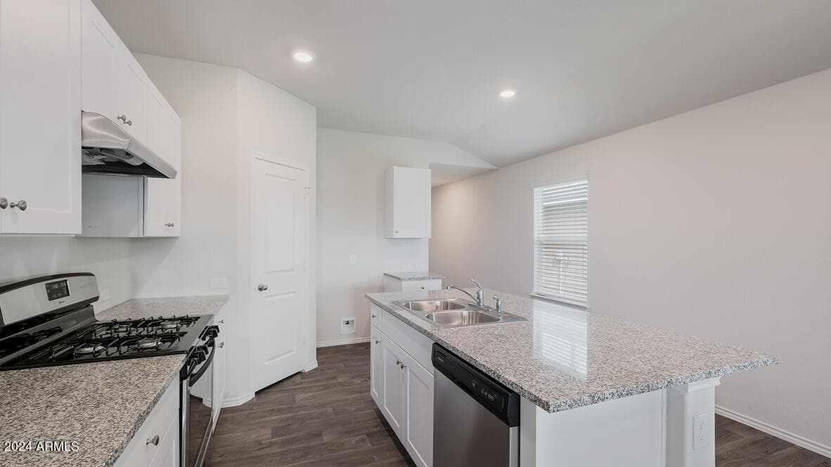 2884 W Shapperd Avenue, Apache Junction, AZ 85120 — photo 5 of 12