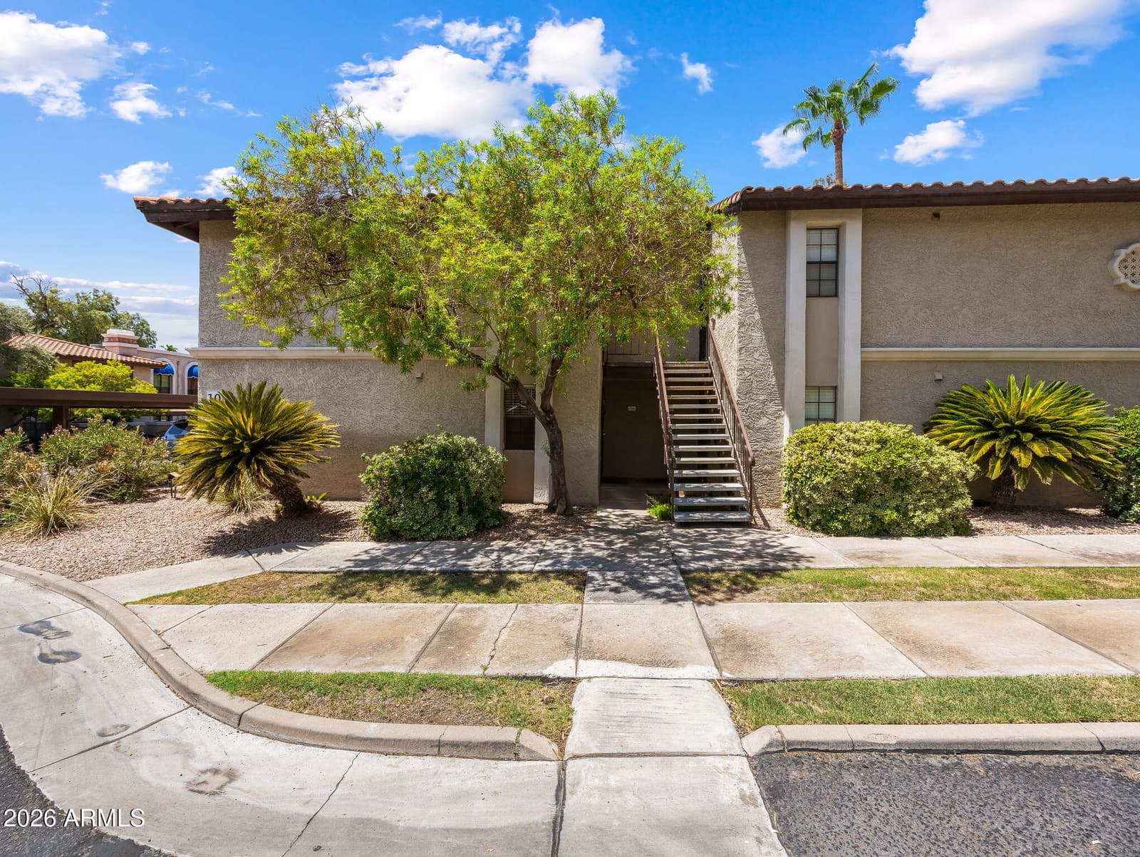 7557 N DREAMY DRAW Drive 154, Phoenix, AZ 85020 — photo 2 of 28