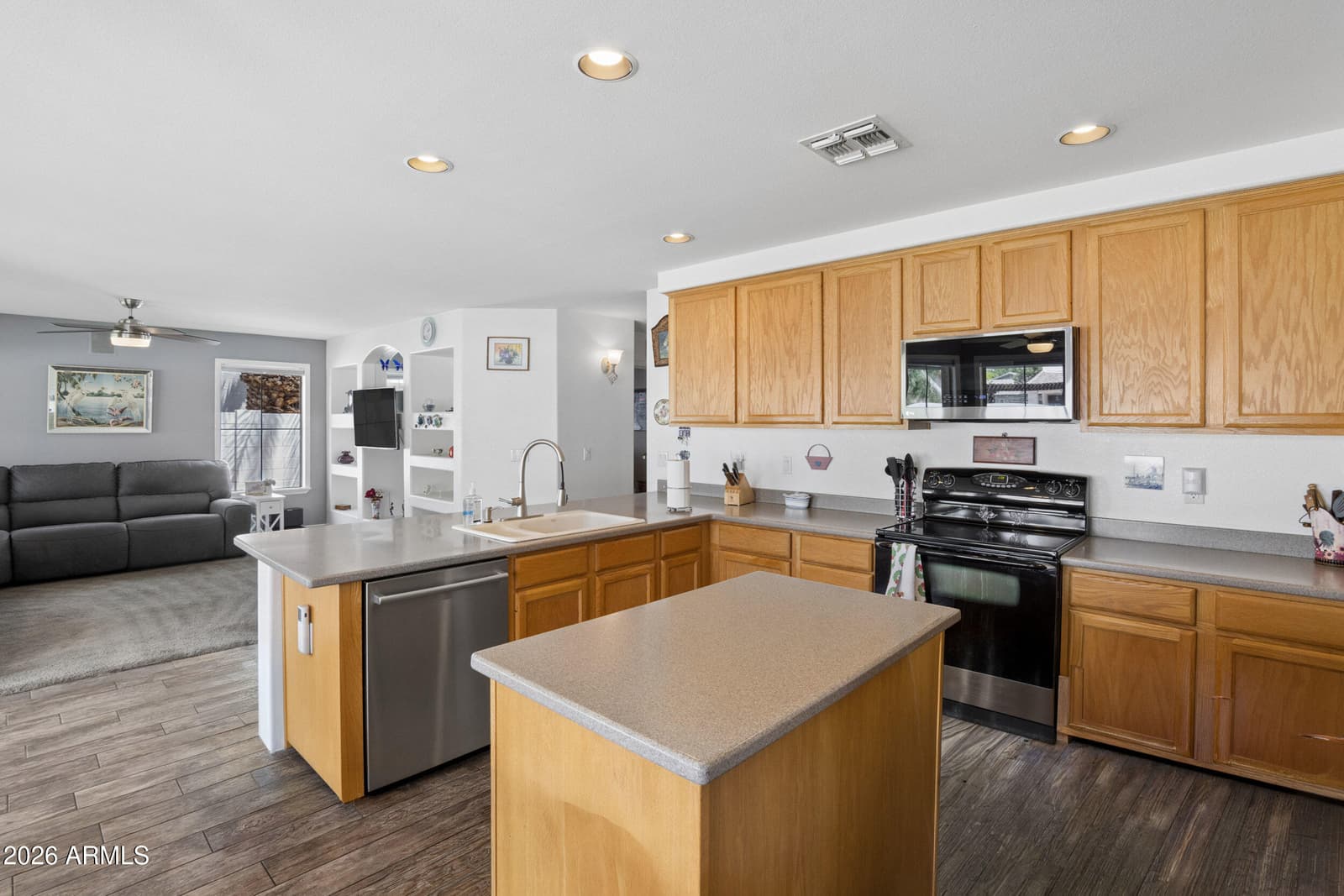 3324 E WASHINGTON Avenue, Gilbert, AZ 85234 — photo 10 of 34