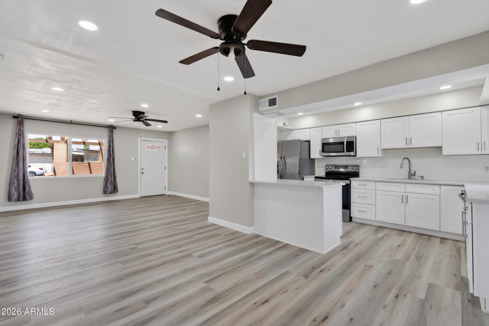 2049 W JOAN DE ARC Avenue, Phoenix, AZ 85029 — photo 5 of 34