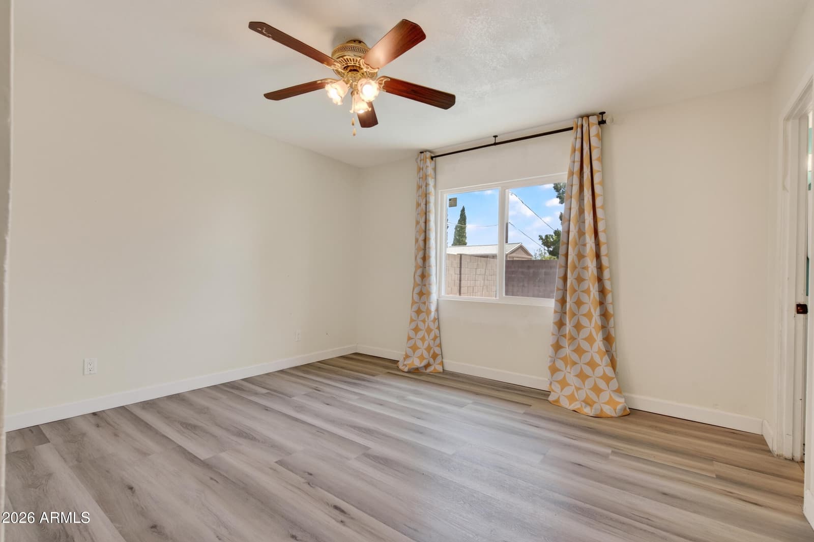 2049 W JOAN DE ARC Avenue, Phoenix, AZ 85029 — photo 14 of 34