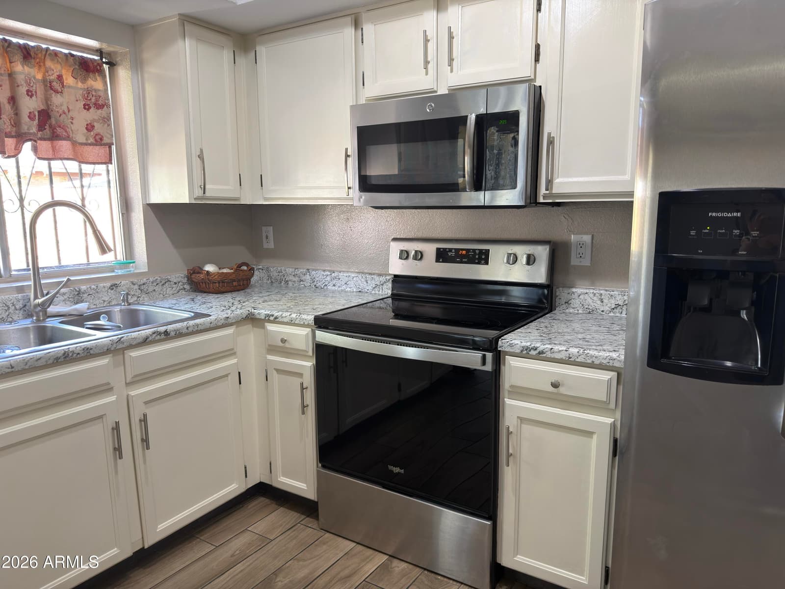 615 N 61ST Drive, Phoenix, AZ 85043 — photo 10 of 34