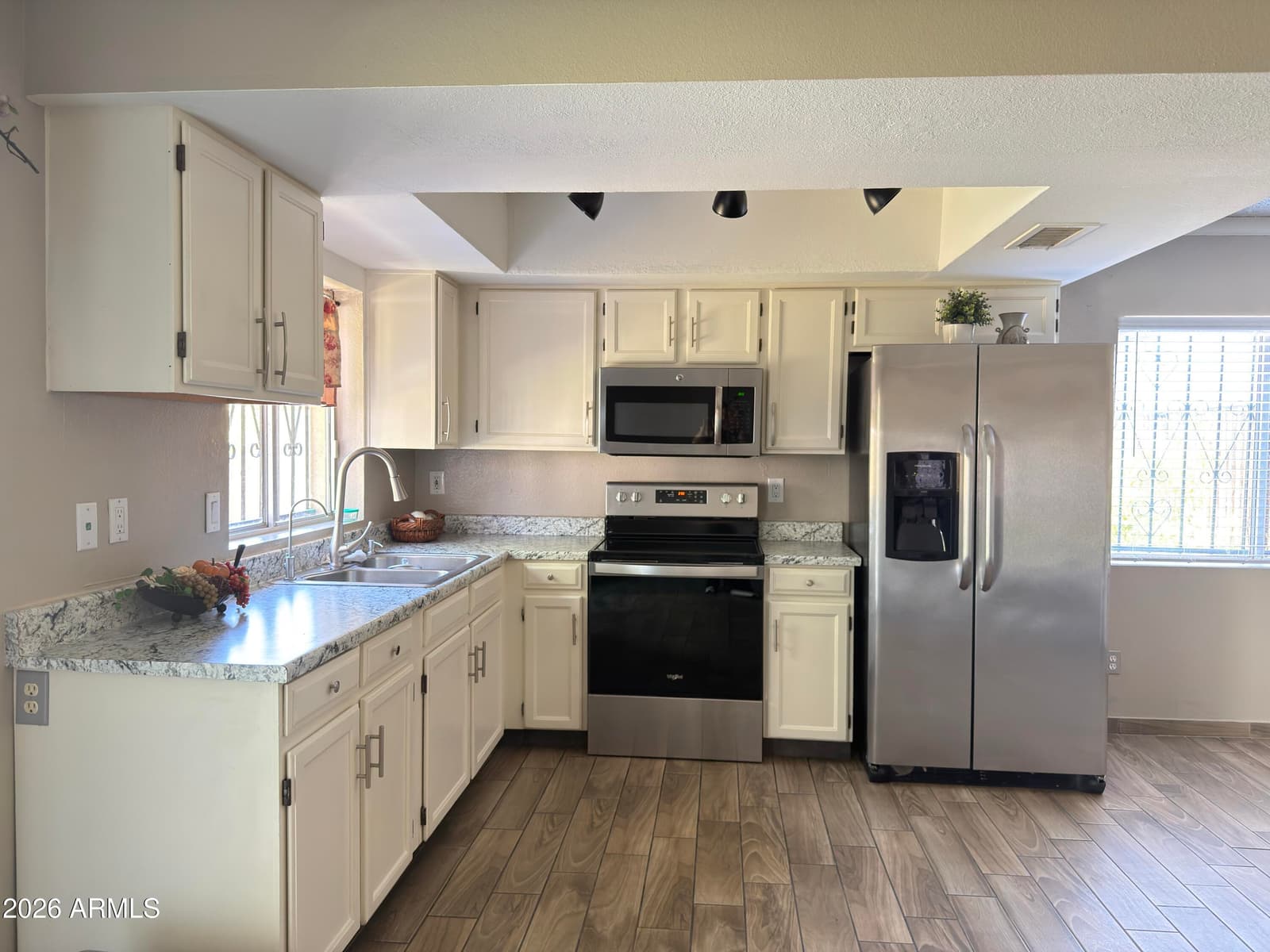 615 N 61ST Drive, Phoenix, AZ 85043 — photo 5 of 34