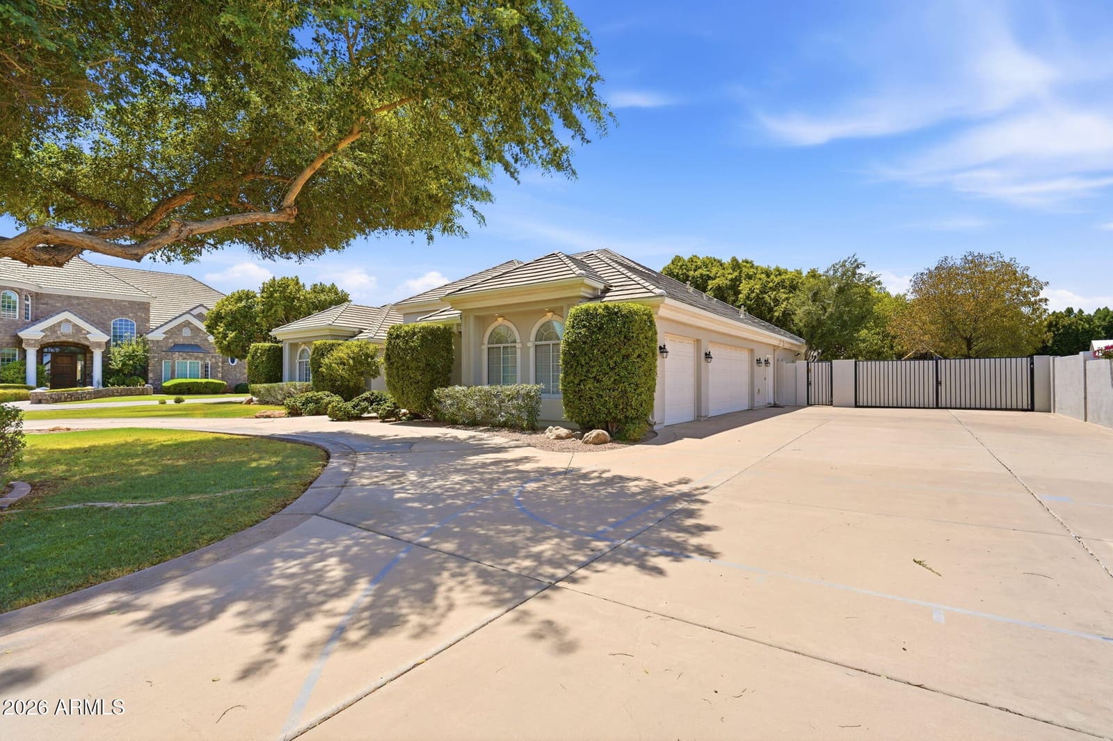 302 S TUCANA Court, Gilbert, AZ 85296 — photo 3 of 43