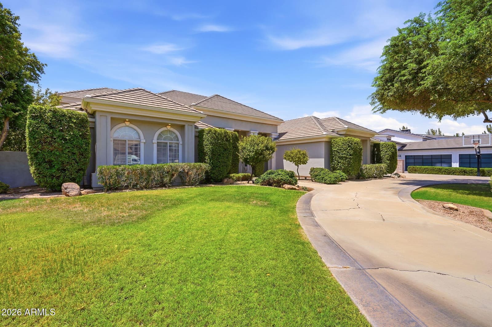 302 S TUCANA Court, Gilbert, AZ 85296 — photo 4 of 43