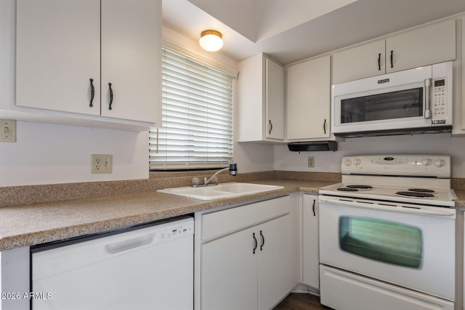 1320 E BETHANY HOME Road 77, Phoenix, AZ 85014 — photo 8 of 25