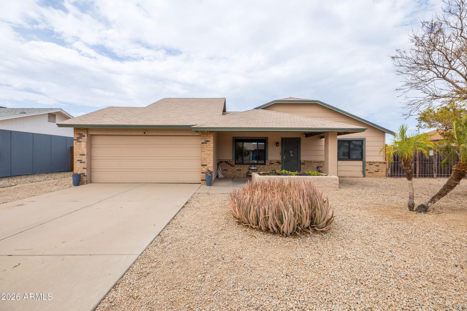 1510 W WICKIEUP Lane, Phoenix, AZ 85027 — photo 2 of 33