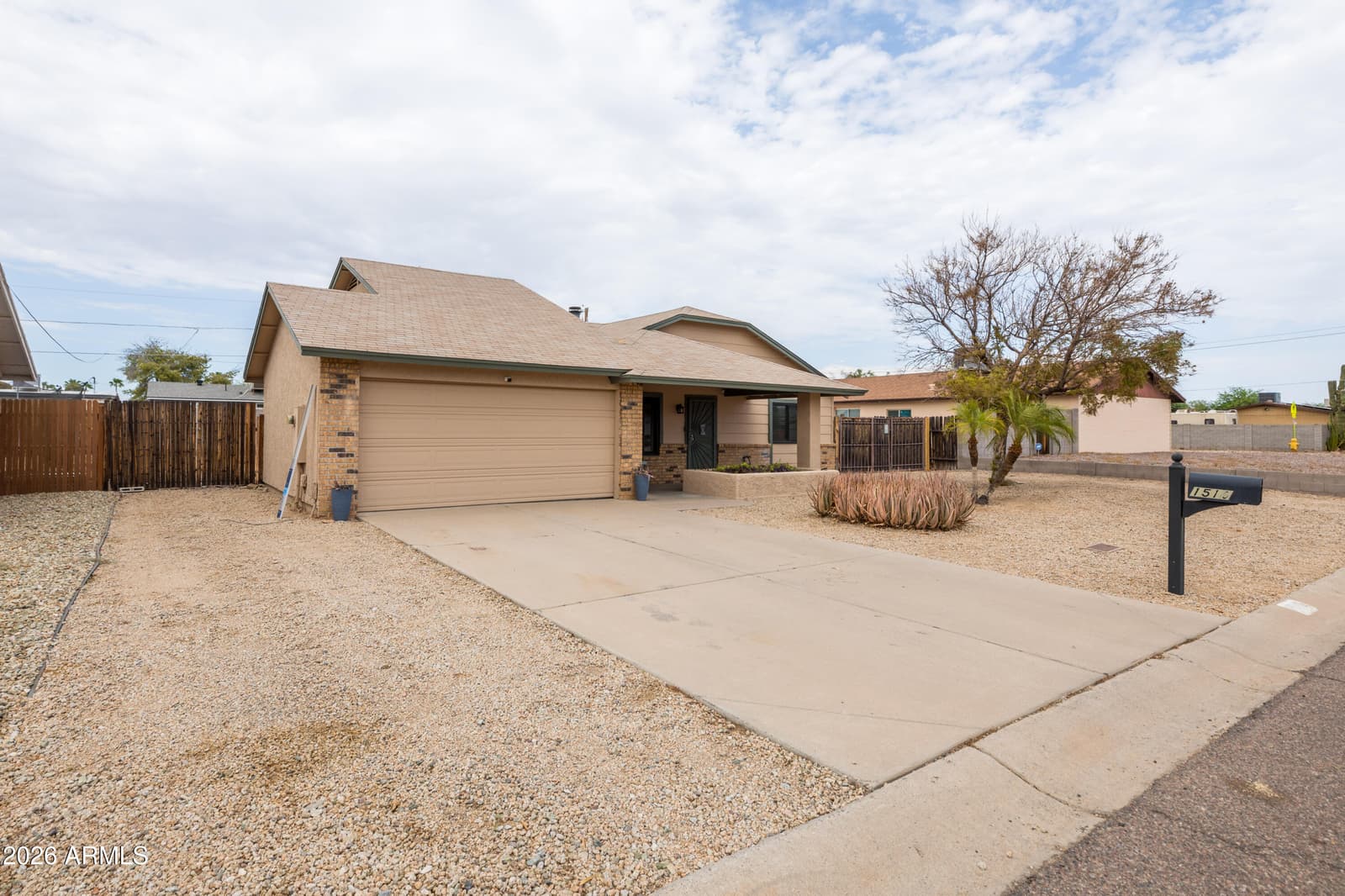 1510 W WICKIEUP Lane, Phoenix, AZ 85027 — photo 4 of 33