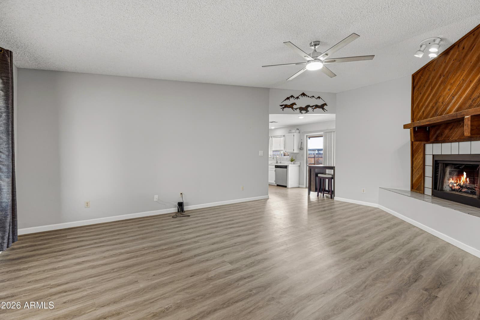 1510 W WICKIEUP Lane, Phoenix, AZ 85027 — photo 10 of 33