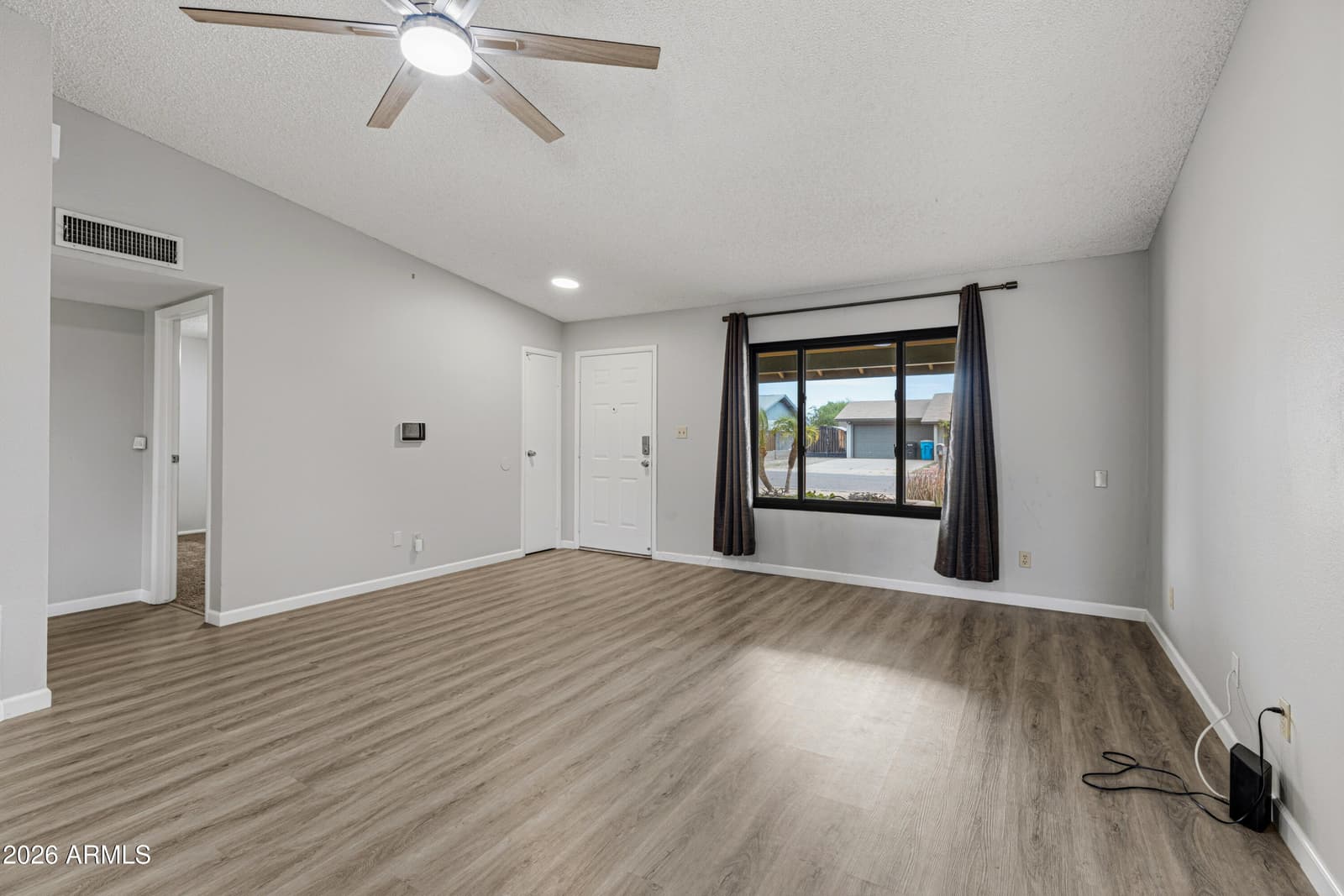 1510 W WICKIEUP Lane, Phoenix, AZ 85027 — photo 9 of 33