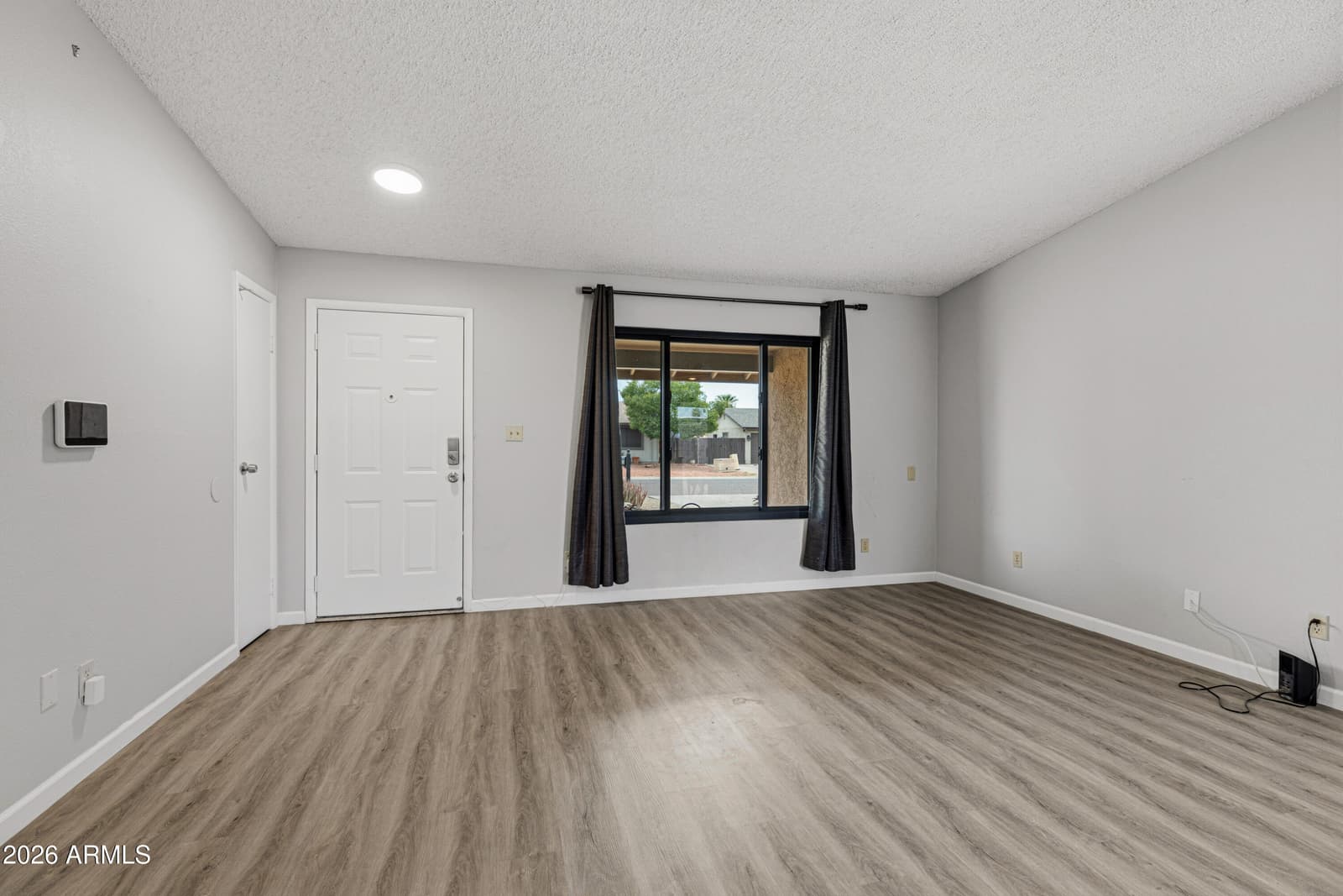 1510 W WICKIEUP Lane, Phoenix, AZ 85027 — photo 7 of 33