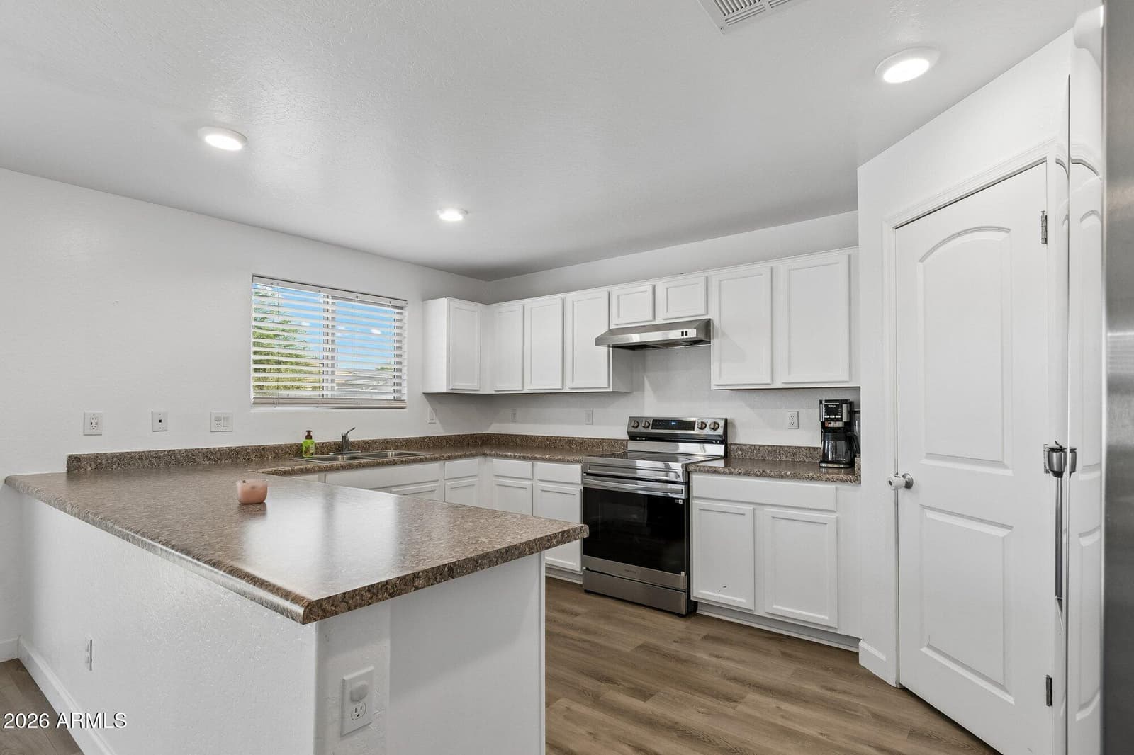 17145 W STRAIGHT ARROW Lane, Surprise, AZ 85387 — photo 5 of 12