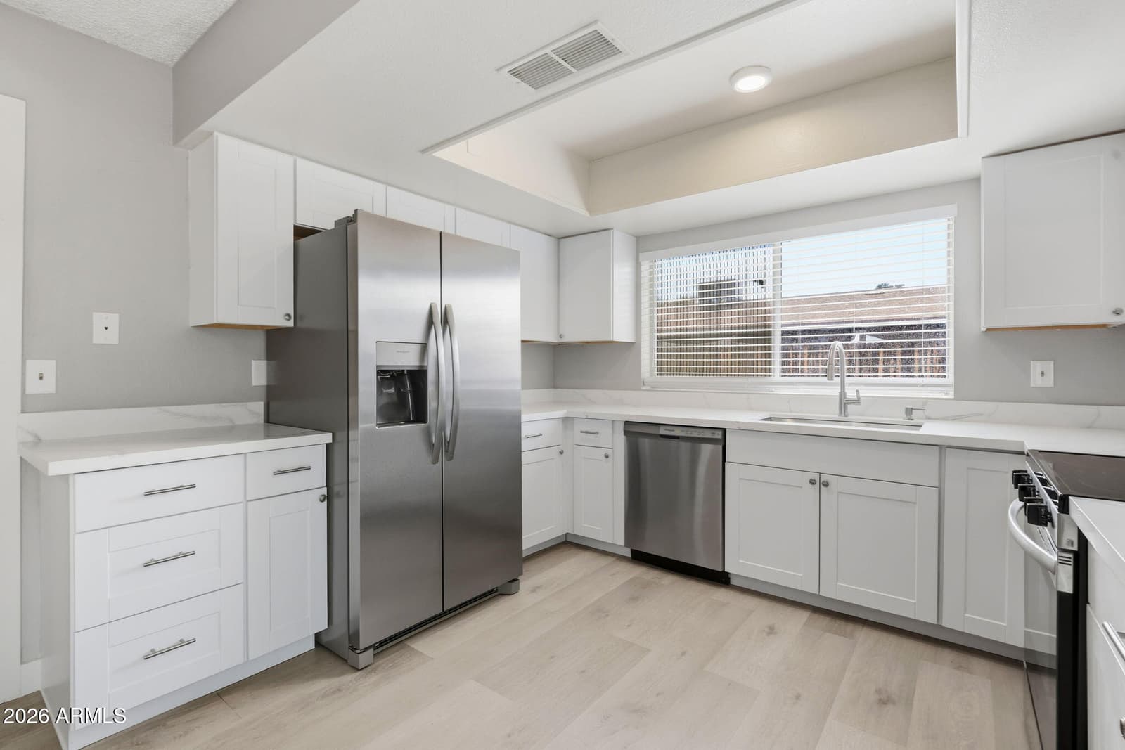 4625 N 75th Lane, Phoenix, AZ 85033 — photo 6 of 32