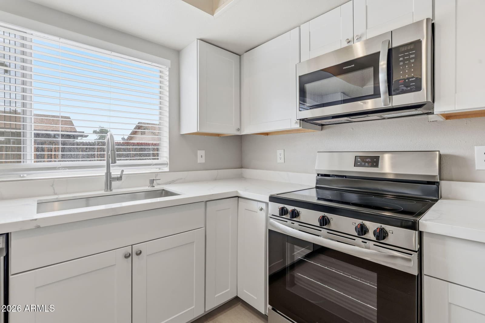 4625 N 75th Lane, Phoenix, AZ 85033 — photo 8 of 32