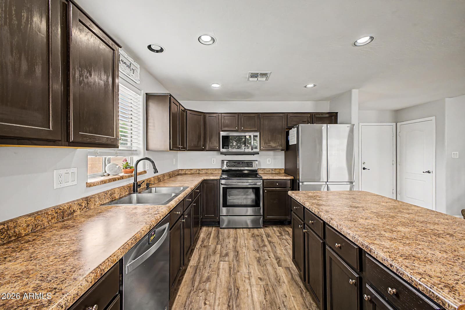4129 S 56TH Drive, Phoenix, AZ 85043 — photo 13 of 37
