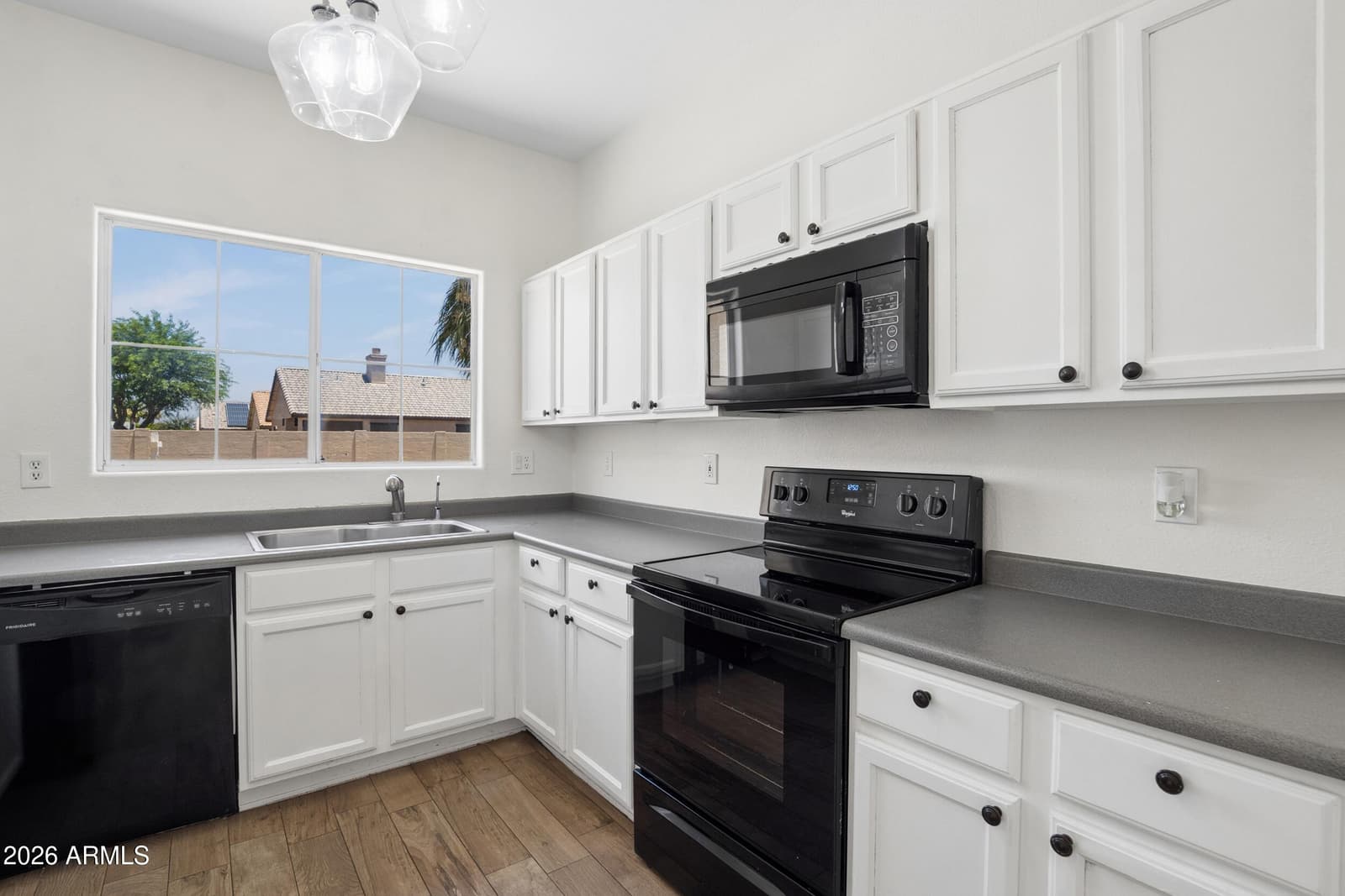 15558 N 136TH Lane, Surprise, AZ 85374 — photo 5 of 34
