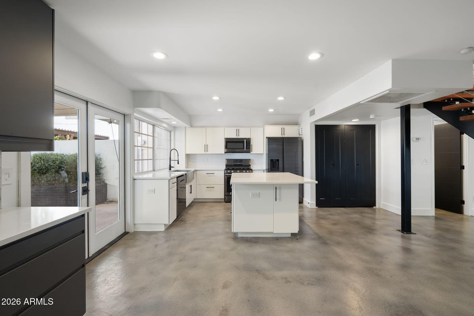 4208 N PARKWAY Avenue, Scottsdale, AZ 85251 — photo 10 of 51