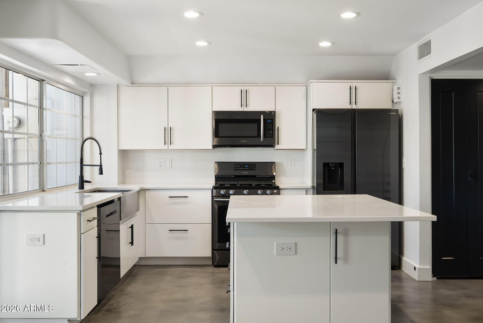 4208 N PARKWAY Avenue, Scottsdale, AZ 85251 — photo 4 of 51