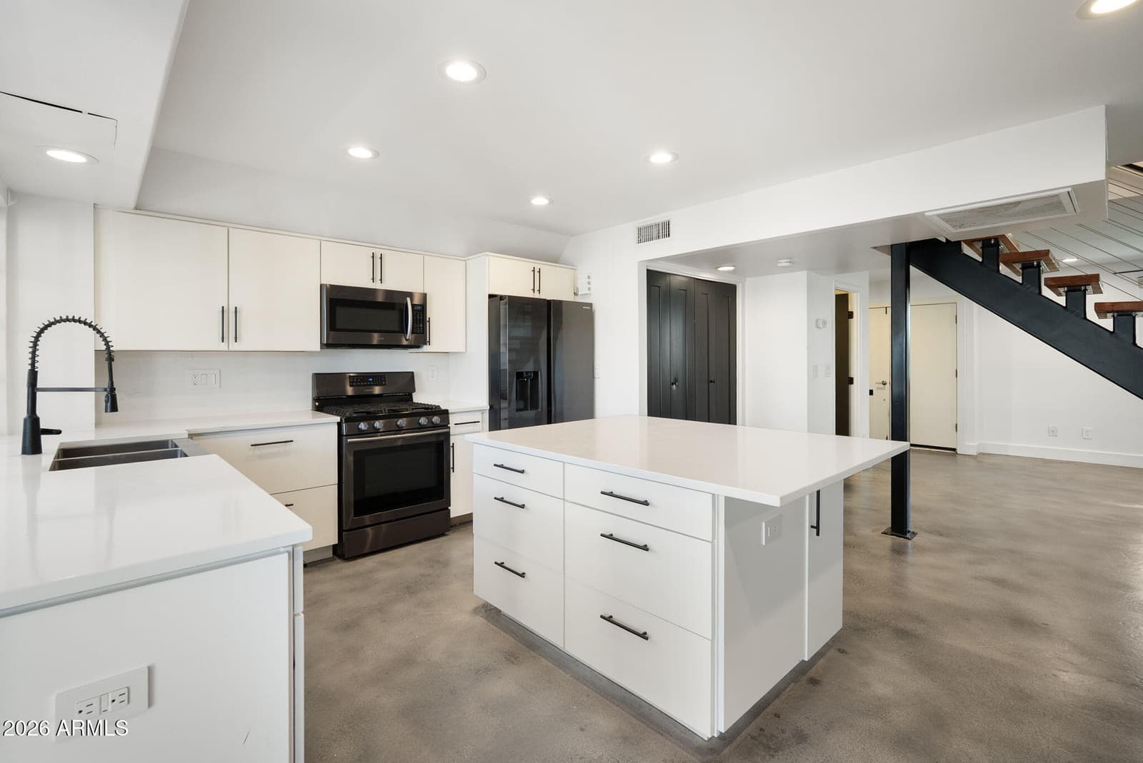 4208 N PARKWAY Avenue, Scottsdale, AZ 85251 — photo 12 of 51