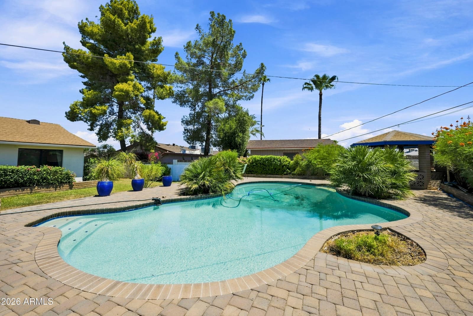 3827 E MERCER Lane, Phoenix, AZ 85028 — photo 5 of 37
