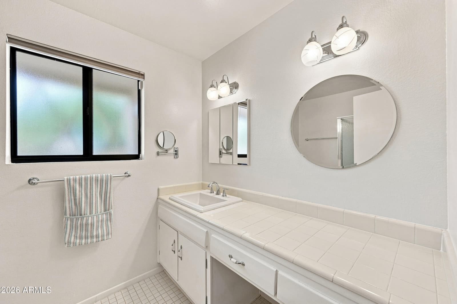 3827 E MERCER Lane, Phoenix, AZ 85028 — photo 17 of 37