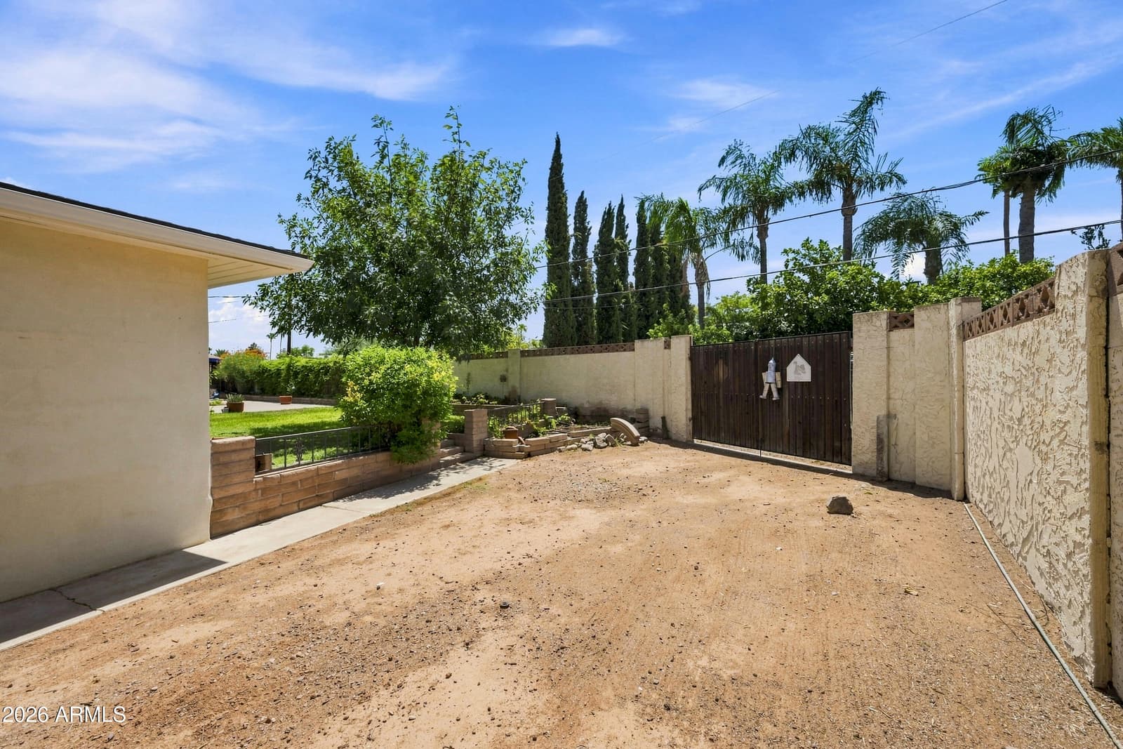 3827 E MERCER Lane, Phoenix, AZ 85028 — photo 32 of 37