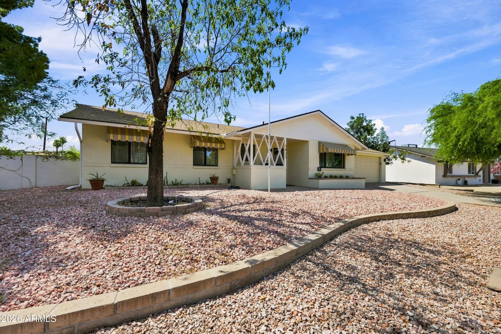 3827 E MERCER Lane, Phoenix, AZ 85028 — photo 2 of 37