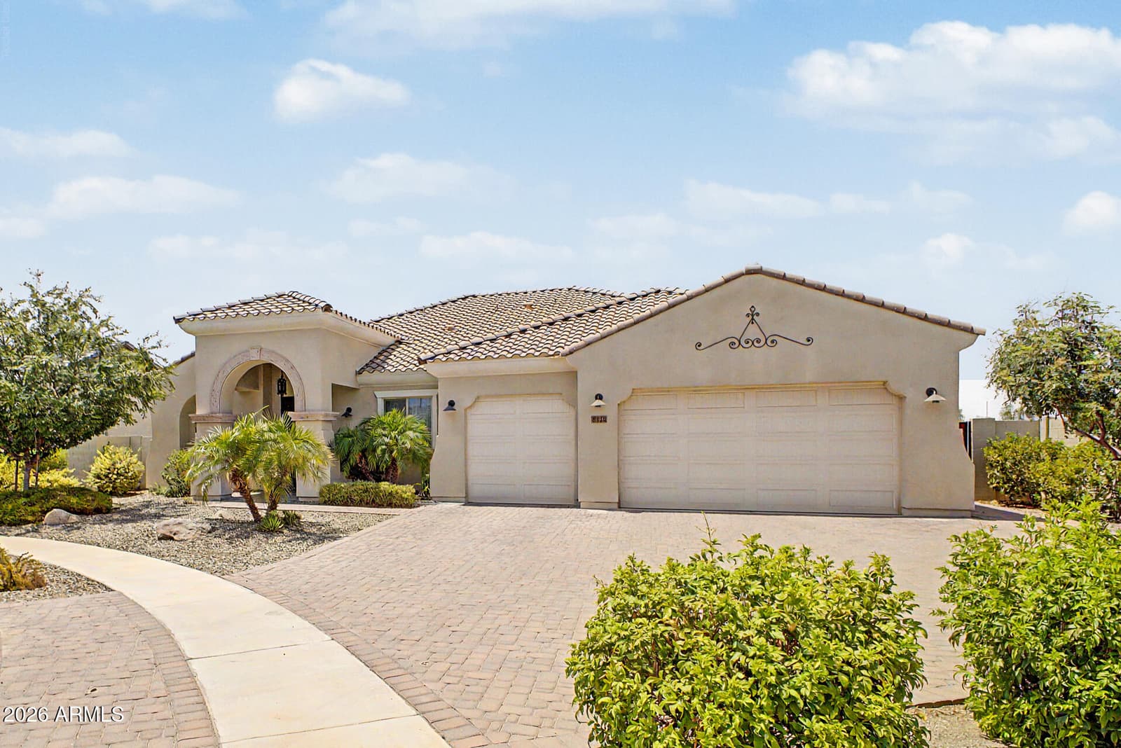 8428 S 16TH Drive, Phoenix, AZ 85041 — photo 2 of 40