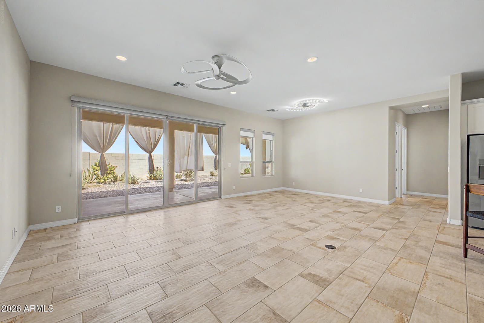 8428 S 16TH Drive, Phoenix, AZ 85041 — photo 8 of 40