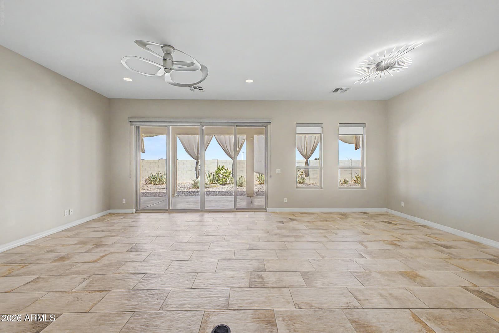 8428 S 16TH Drive, Phoenix, AZ 85041 — photo 10 of 40