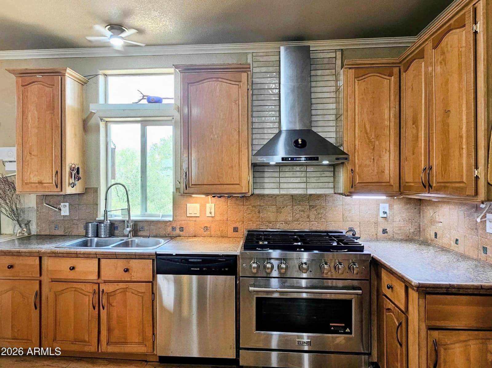 389 S VIA LIBERACION, Bisbee, AZ 85603 — photo 8 of 24