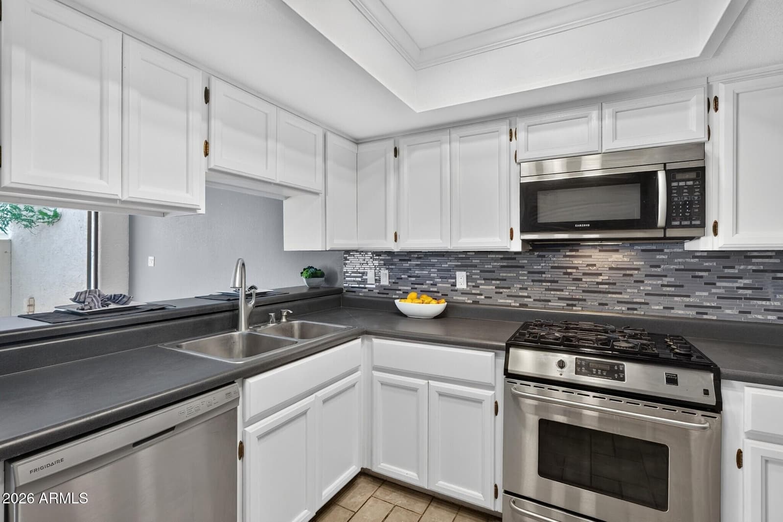 821 E REDONDO Drive, Tempe, AZ 85282 — photo 13 of 35