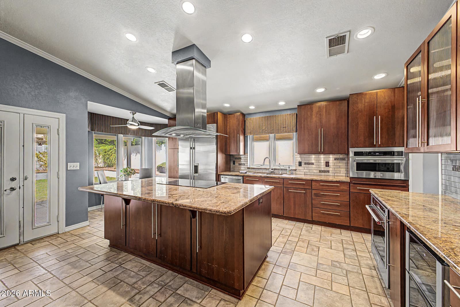 5540 W CHRISTY Drive, Glendale, AZ 85304 — photo 11 of 31