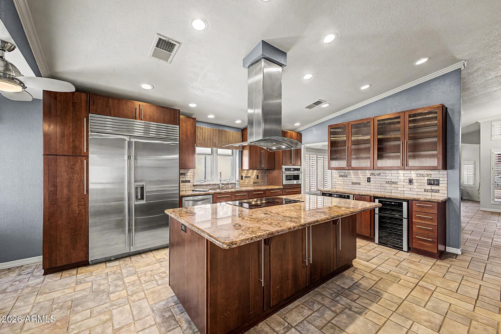 5540 W CHRISTY Drive, Glendale, AZ 85304 — photo 8 of 31