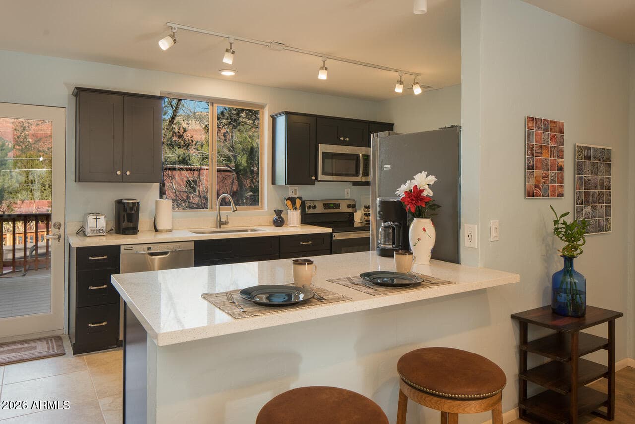 445 COFFEE POT Drive, Sedona, AZ 86336 — photo 5 of 7