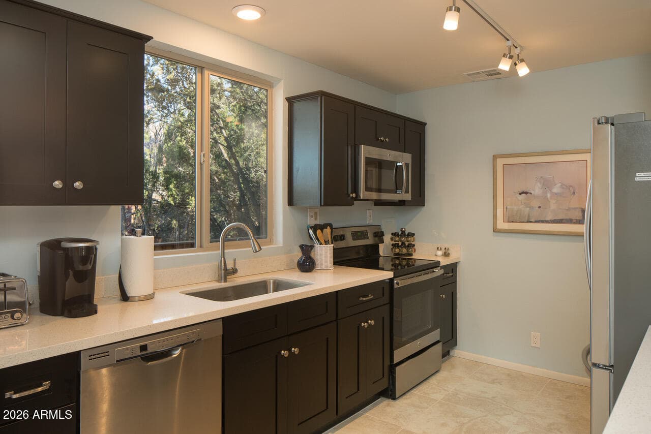 445 COFFEE POT Drive, Sedona, AZ 86336 — photo 6 of 7