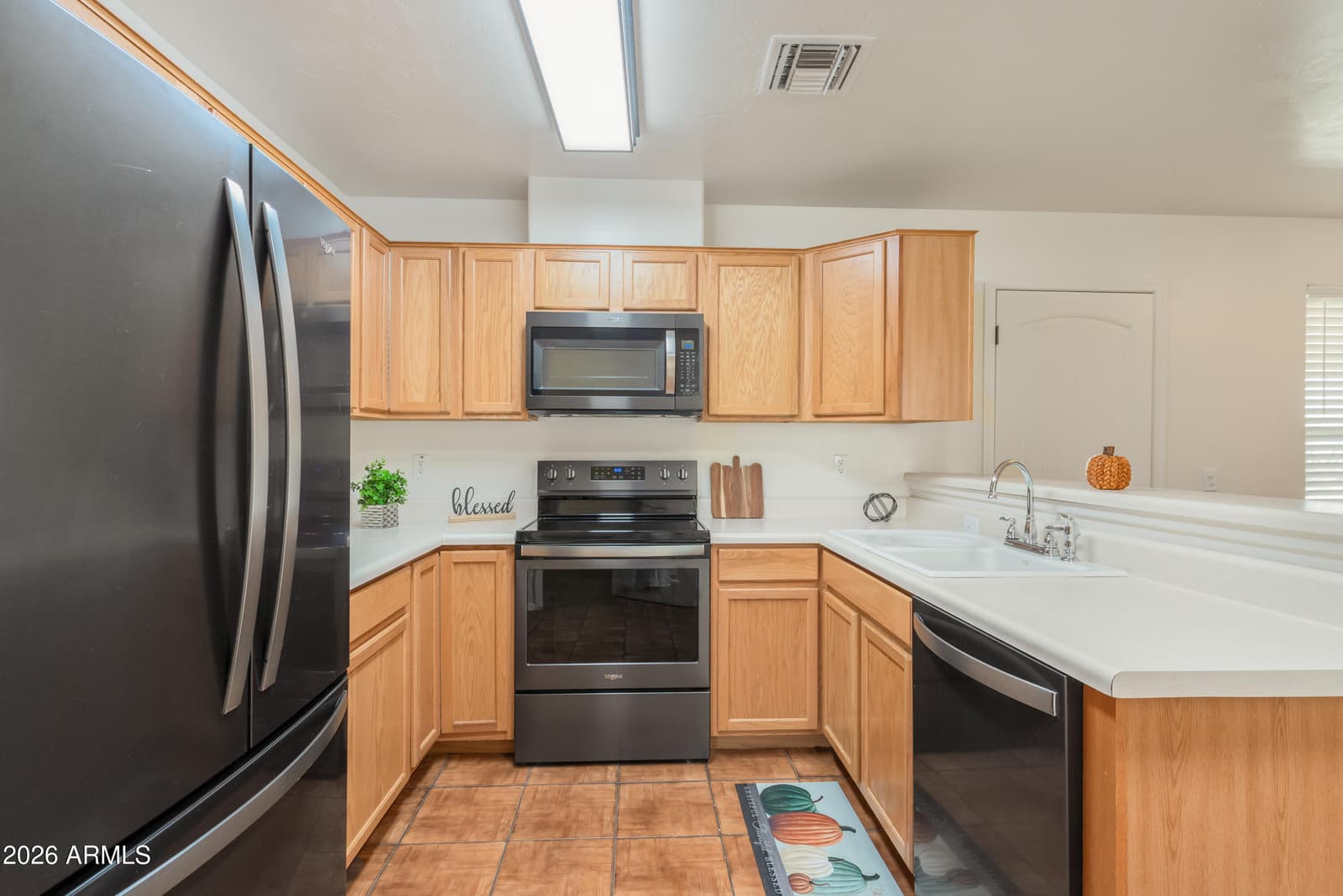83 MARICOPA Drive, Bisbee, AZ 85603 — photo 13 of 38