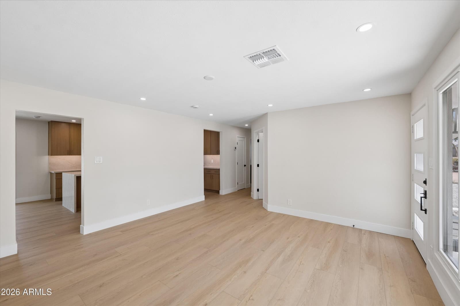12240 N 26TH Drive, Phoenix, AZ 85029 — photo 5 of 36