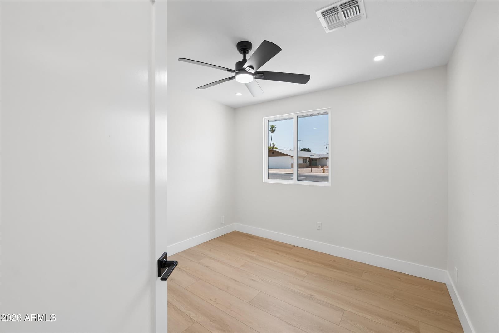 12240 N 26TH Drive, Phoenix, AZ 85029 — photo 7 of 36