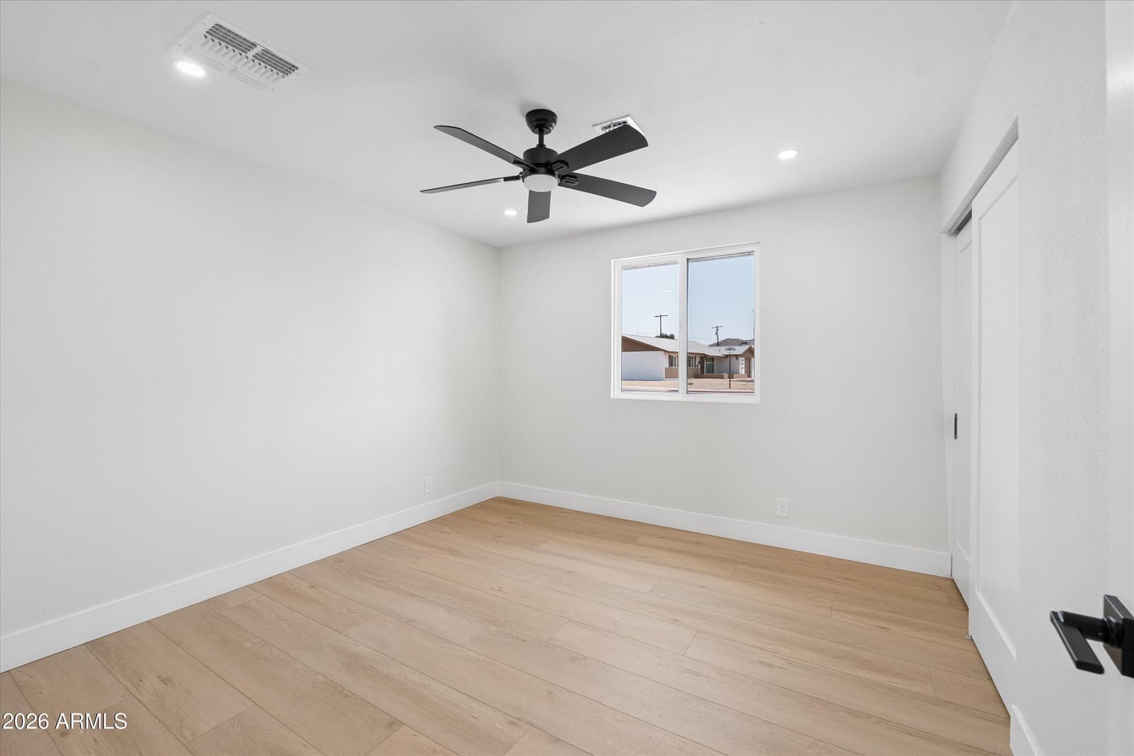 12240 N 26TH Drive, Phoenix, AZ 85029 — photo 11 of 36