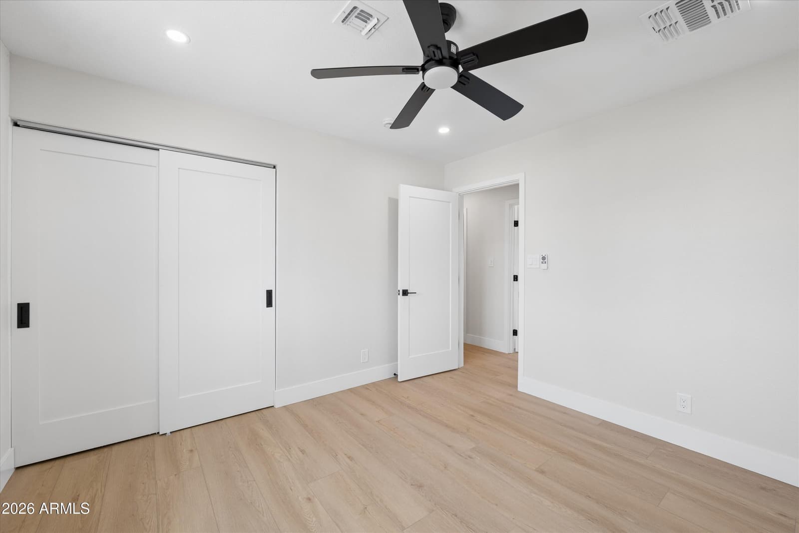 12240 N 26TH Drive, Phoenix, AZ 85029 — photo 12 of 36