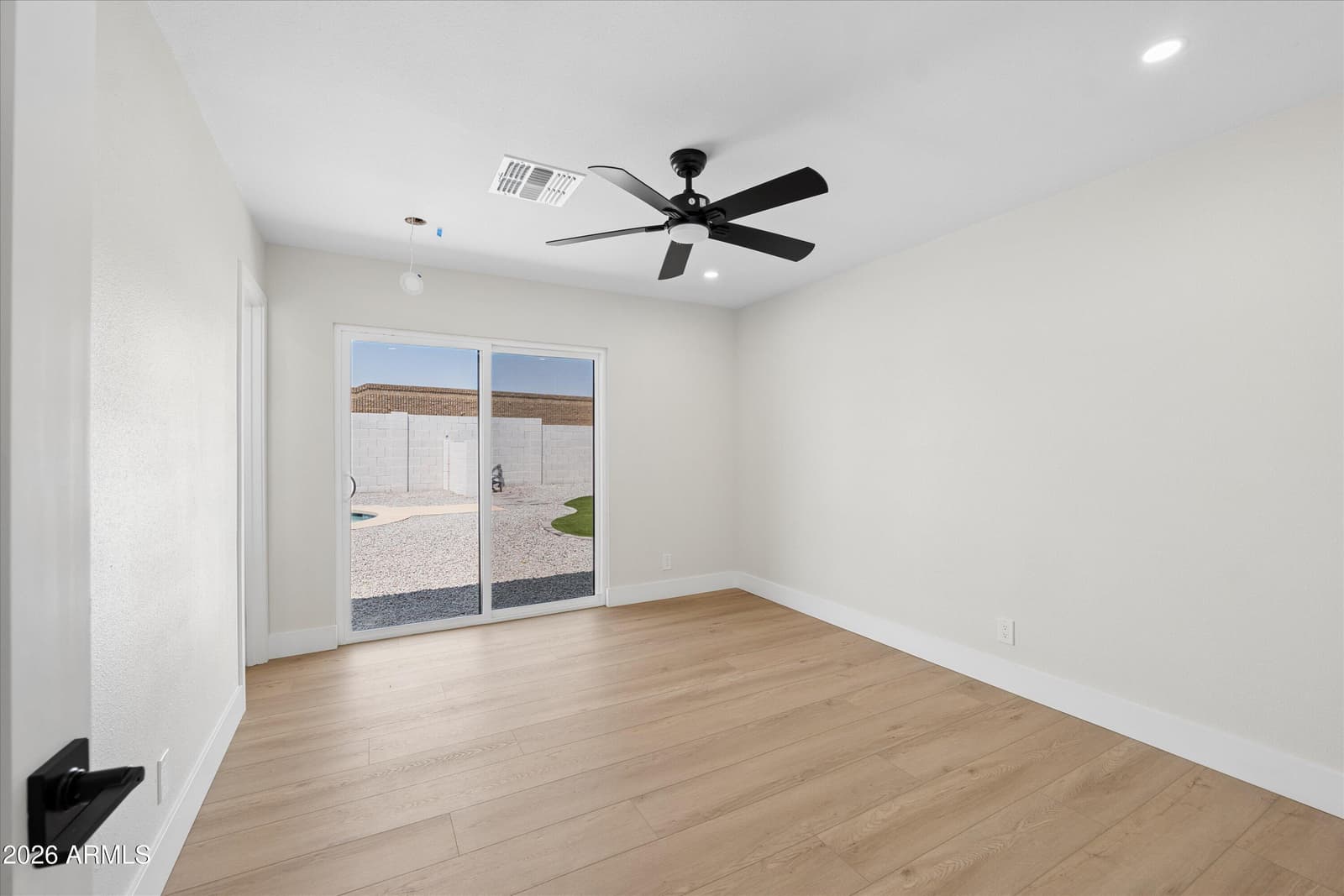 12240 N 26TH Drive, Phoenix, AZ 85029 — photo 13 of 36