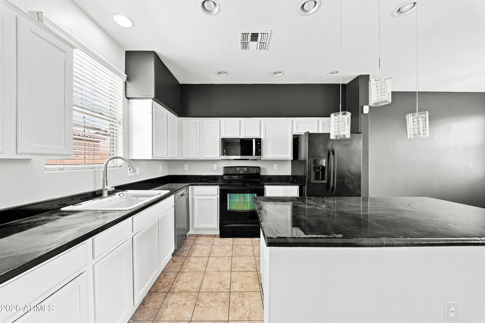 2012 N 78TH Glen, Phoenix, AZ 85035 — photo 5 of 37