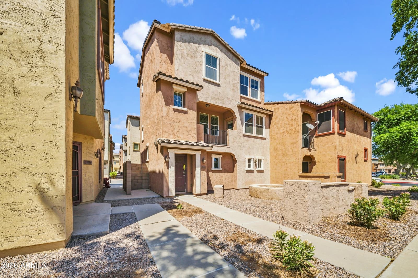 2012 N 78TH Glen, Phoenix, AZ 85035 — photo 1 of 37
