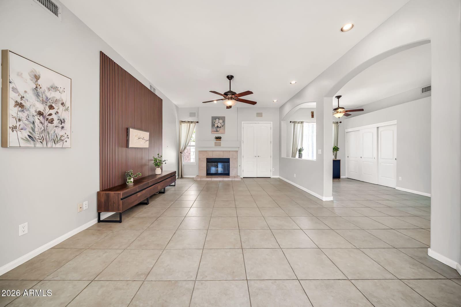 6521 W HILL Lane, Glendale, AZ 85310 — photo 5 of 54