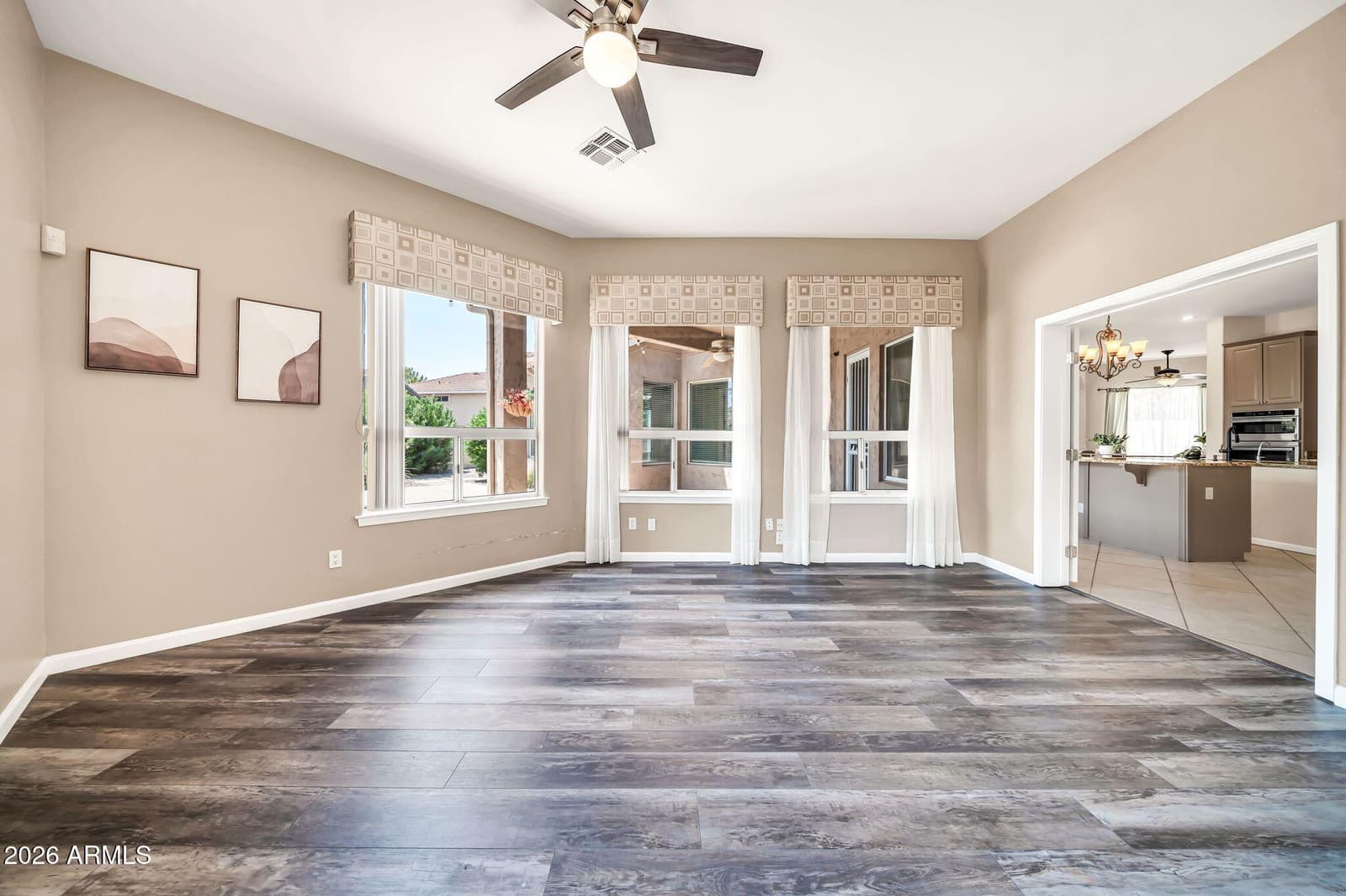6521 W HILL Lane, Glendale, AZ 85310 — photo 8 of 54
