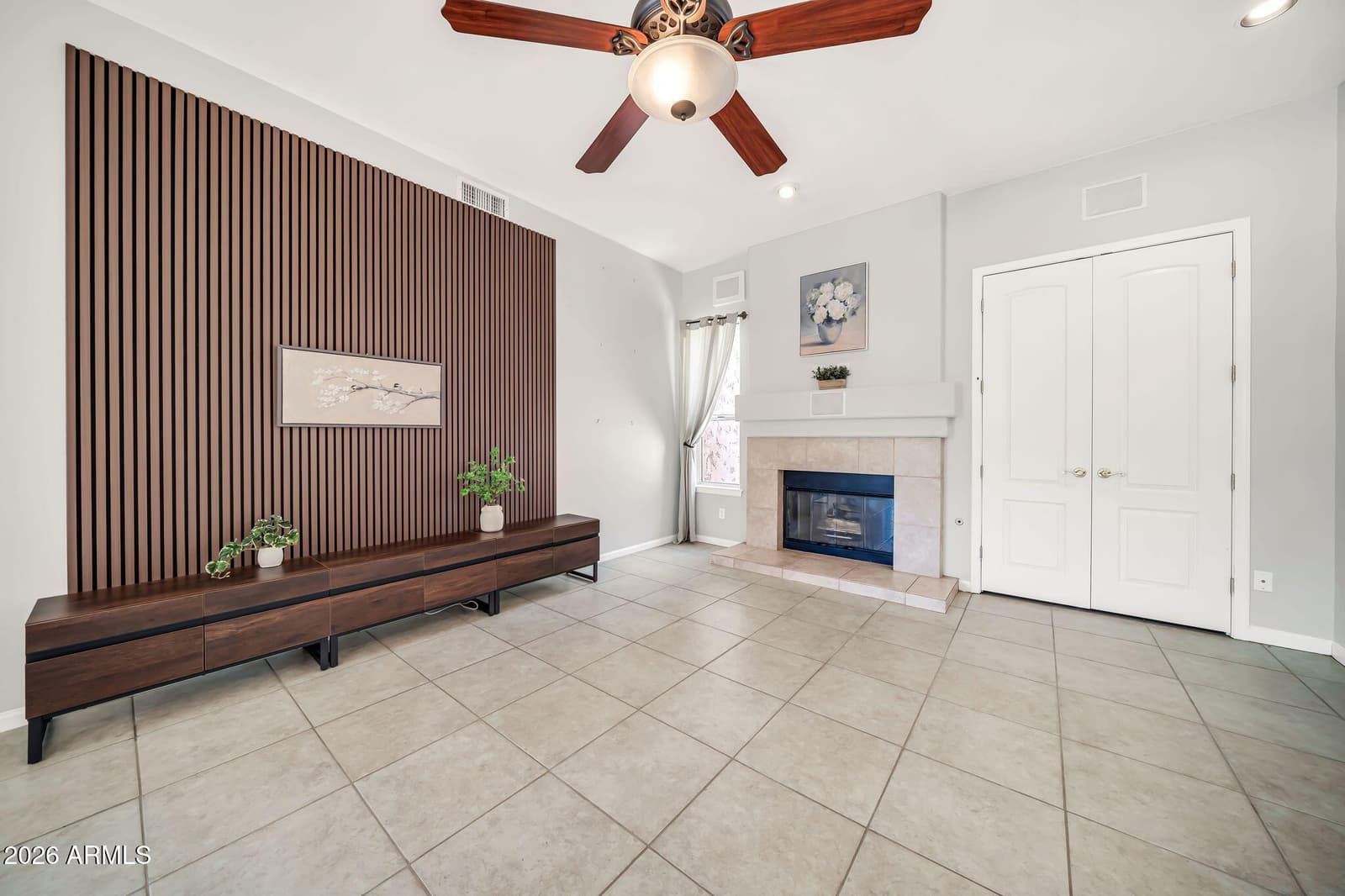 6521 W HILL Lane, Glendale, AZ 85310 — photo 10 of 54