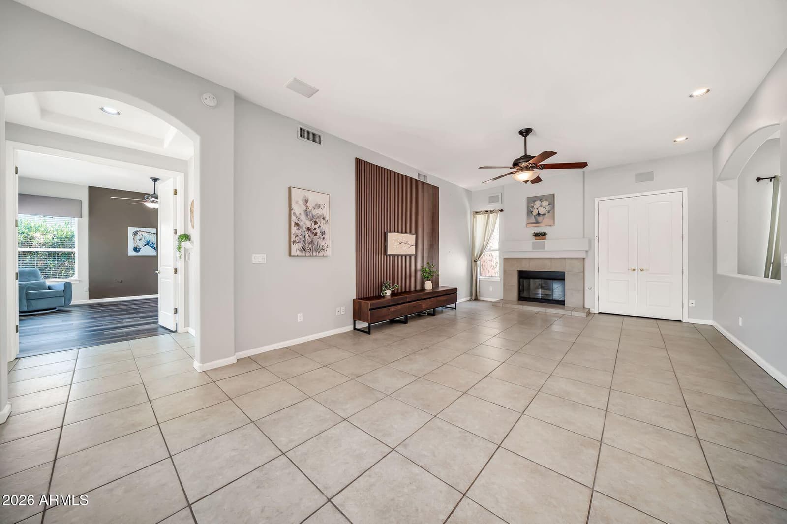 6521 W HILL Lane, Glendale, AZ 85310 — photo 11 of 54